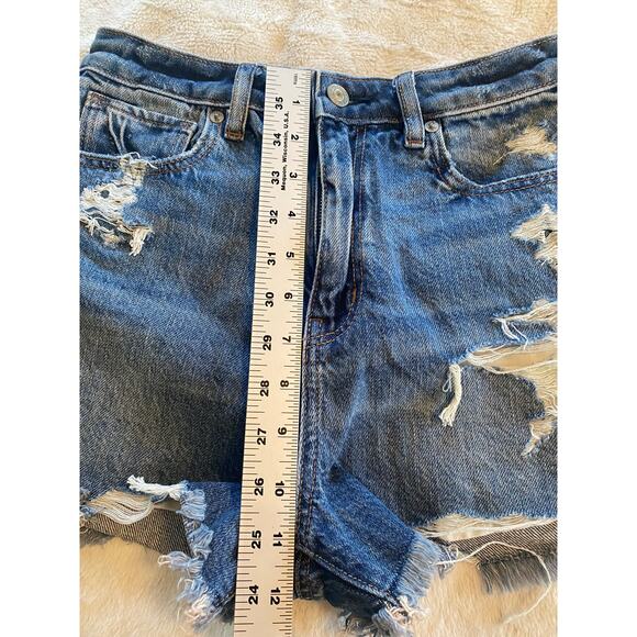 NWT AMERICAN EAGLE JEAN SHORTS 2 26 BLUE MOM DENIM RIPPED DISTRESSED FRAYED CHEW - Picture 8 of 9